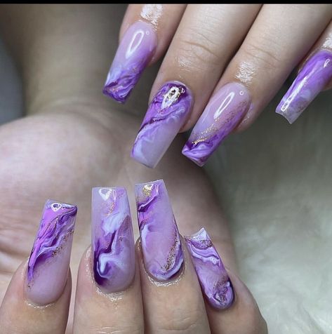 Coffin Marble Nails Designs, Purple Nail Designs Marble, Marble Nails Pink And Purple, Lavender Marble Acrylic Nails, Purple Marble Nails With Gold Flakes, Purple Geode Nails, Dark Purple Marble Nails, Light Purple Marble Nails, Lavender And Blue Nails