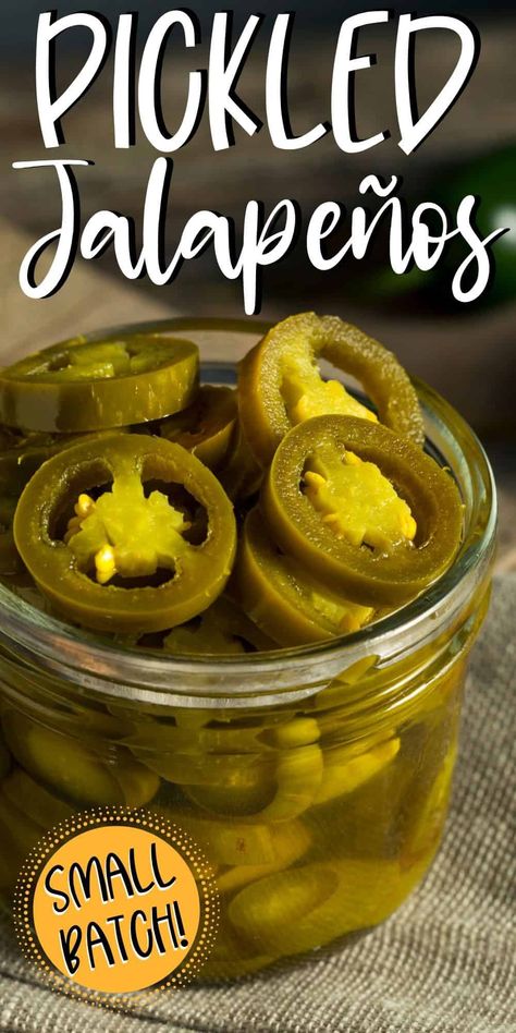 Pickled Jalapenos Recipe, Pickles Homemade Easy, Pickled Jalapeno Recipe, Canning Jalapeno Peppers, Pickles Homemade, Easy Pickling Recipes, Pickled Vegetables Recipe, Pickled Jalapenos, Canning Equipment