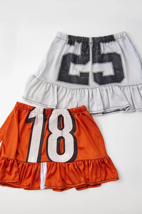 Vintage Football Jersey, Ropa Upcycling, Sac Diy, Upcycle Clothes Diy, Ruffle Mini Skirt, Diy Fashion Clothing, Urban Renewal, Upcycled Fashion, Vintage Football