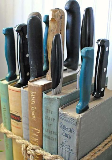 DIY Knife Holder #decorhomeideas Diy Knife Holder, Diy Kitchen Hacks, Books Kitchen, Books Diy, Ikea Kitchen Island, Diy Mud Kitchen, Diy Knife, Handcrafted Knife, Diy Dollhouse Furniture Easy