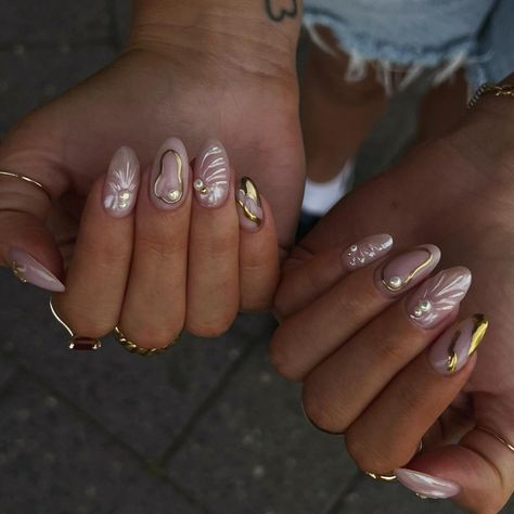 Gold Design Nails, Gold Nail Designs, Happy Nails, Girly Acrylic Nails, Summery Nails, Simple Acrylic Nails, Pearl Nails, Short Acrylic Nails Designs, Xmas Nails