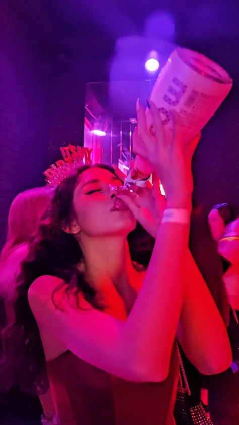 Birthday Night Out, Alcohol Party Aesthetic, Party Girls Night Club, Night Out Aesthetic Drinks, Campbell Aesthetic, 20s Lifestyle, Balkan Girl, Lucy Campbell, Birthday Party Night