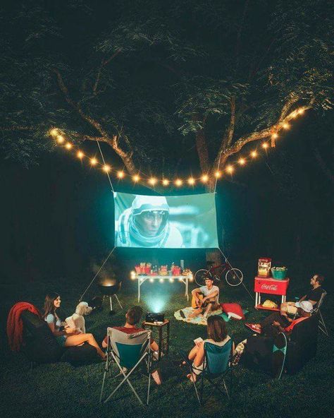 Backyard Movie Theaters, Cinema Idea, Funny Vine, Backyard Movie Nights, Backyard Movie, Outdoor Movie, Apartment Garden, Camping Ideas, Perfect Garden