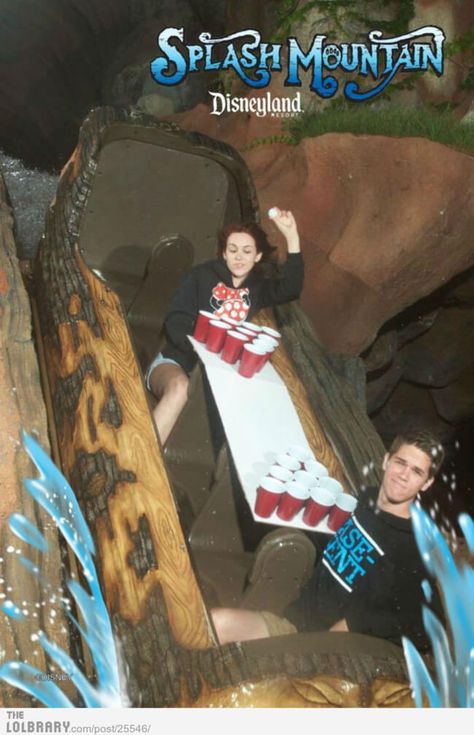 Splash Mountain pictures Roller Coaster Photos, Roller Coaster Pictures, Rollercoaster Funny, Funny Disney Pictures, Humor Disney, Mountain Pictures, Splash Mountain, Disney Rides, Amusement Park Rides