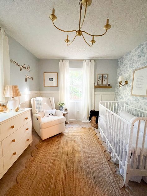 Grand Melinnial Nursery, Baby Room With Wallpaper, Long Nursery Layout, Hamptons Style Nursery, Grandmillenial Nursery Ideas, Timeless Nursery Ideas, Vintage Chic Nursery, French Nursery Ideas, Country Style Nursery