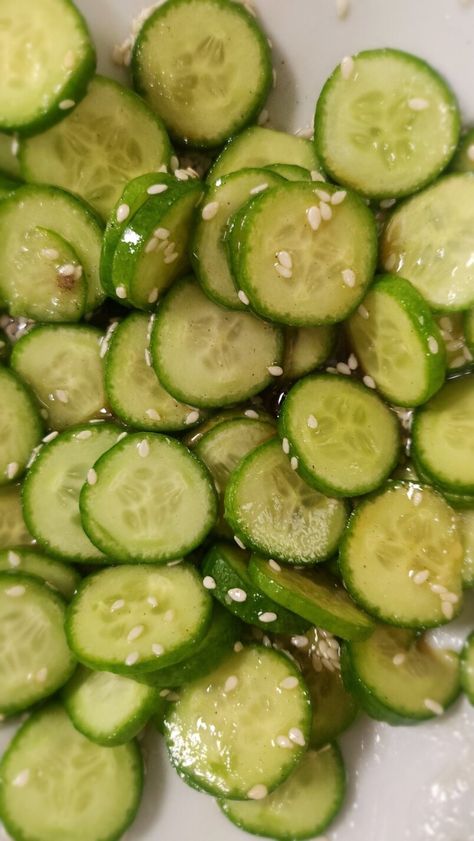 How to Make Cucumber Salad Perfect for your Next Poke Bowl - ya hungry? Poke Cucumber Salad, Pasta Salad Salmon, Sandwich Sauces, Salmon Sandwich, Cucumber Salad Recipe, Gluten Free Italian, Gluten Free Vegetarian Recipes, Alla Vodka, Persian Cucumber