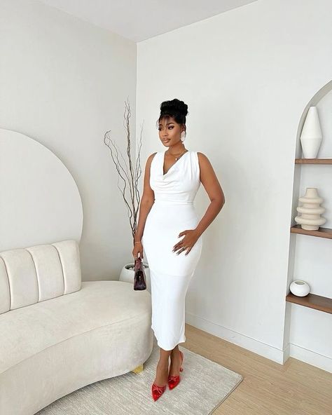 Simple Graduation Outfits, Latest Dinner Gown Styles, Dinner Gown Styles, Model Chic, Dinner Gown, Simple White Dress, Corporate Dress, Chic Dress Classy, Studio Poses