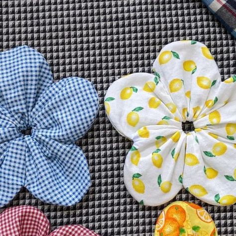 Sewing Flowers, Flower Scrunchie, Different Fabrics, Sewing Ideas, Flower Shape, Fabric Flowers, Scrunchies, Size 7, Sewing