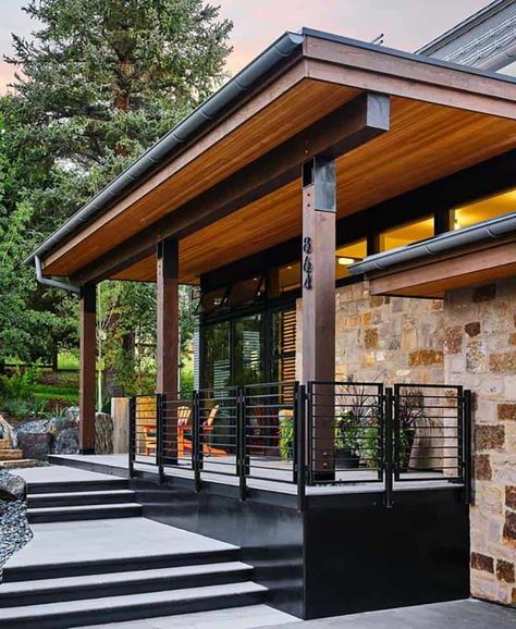 Side Porch Ideas, Mcm Patio, Cottage Airbnb, Ranch Cottage, House Gutters, Modern Farmhouse Porch, Column Ideas, Modern Front Porches, Pergola Roof