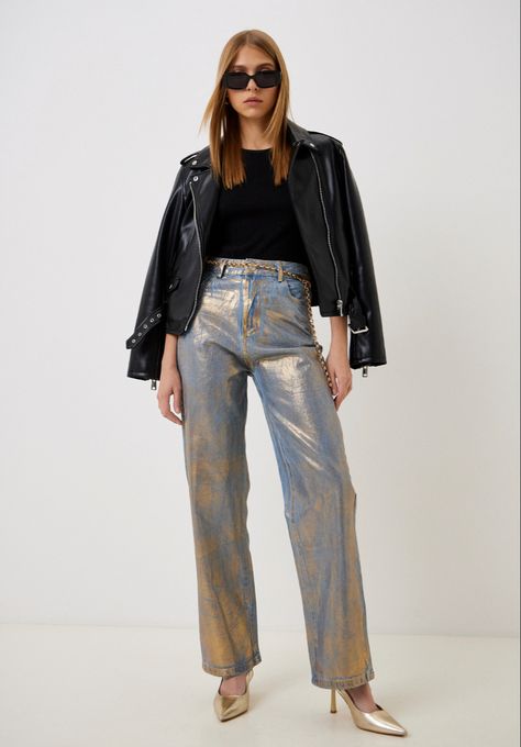 Gold Pants Outfit Casual, Metallic Denim Outfit, Gold Pants Outfit, Metallic Pants Outfit, Foil Jeans, Black Top Outfit, Metallic Trousers, 2007 Fashion, Visual Clothing