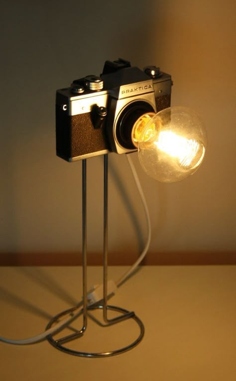 Camera Lamp, Diy Lampe, Deco Originale, Diy Lamp, Cute Room Decor, Dream House Decor, Aesthetic Room Decor, Lamp Design, Cool Furniture