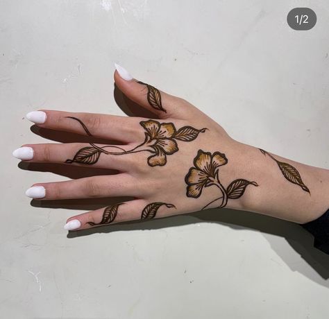 Khaliji Henna Design, No Tattoos, Henna Pen, Henna Designs Wrist, Henna Nails, Henna Inspired Tattoos, Floral Henna Designs, Henna Tattoo Hand, Henna Tattoo Designs Hand