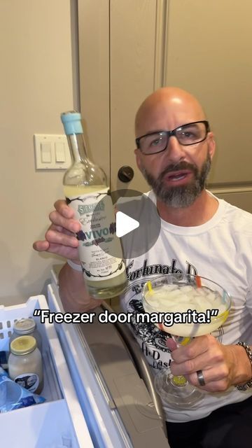 John Rondi on Instagram: "Hey dad, let’s make a freezer door margarita🍋‍🟩🍹

Ingredients:
12oz  blanco 
6 oz lime juice
6 oz Cointreau

Tag someone who loves margaritas!
Follow @johnnydrinks_ for more drink recipes👀

#johnnydrinks #margarita #drinkrecipes" Freezer Door Margarita, Freezer Margaritas, Lime Margarita Recipe, Margarita Ingredients, Lime Margarita, Frozen Margaritas, Mexican Foods, Alcohol Drinks, Cocktail Drinks Recipes