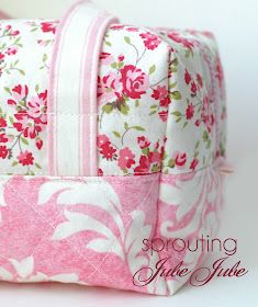 Sprouting JubeJube: Boxy Bag by So Sew Easy Boxy Bags Free Pattern, Boxy Bag Pattern Free, Box Bag Pattern, Box Bag Tutorial, Boxy Bags, Purse Sewing Patterns, Sew Bags, Sweet Bags, Bag Pattern Free