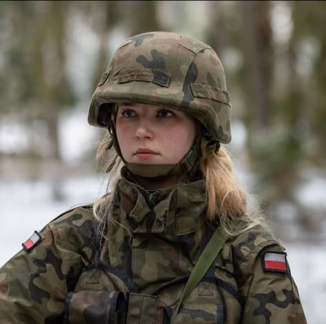 Girl Soldier, Military Photography, Military Aesthetic, Female Marines, Army Women, Military Pictures, Study Aesthetic, Military Girl, Female Soldier