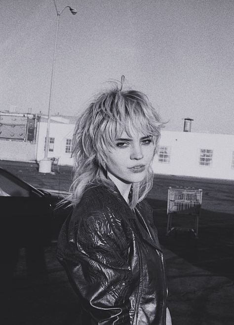 Punk Haircut, Sophie Thatcher, Rock Hairstyles, Mullet Haircut, Punk Hair, Mullet Hairstyle, Hair Reference, Cut My Hair, Grunge Hair