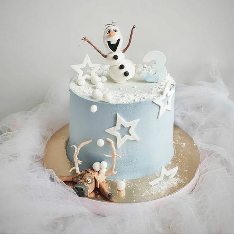 13 Beautiful Winter Cake Designs - Wondafox Snow Cake Winter, Winter Cake Designs, Olaf Birthday Cake, Pastel Rainbow Cake, Xmas Cakes, Snow Cake, Winter Cakes, Olaf Cake, Reindeer Cakes