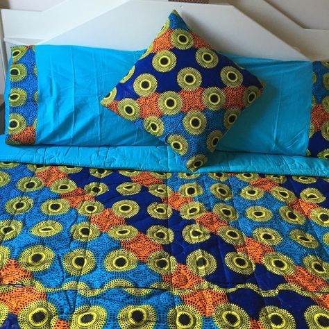 Ankara Comforter set with pillowcases and matching cushion. #allonetsy #africanandkillingit #allinireland #likecathyscraftzonfacebook #Dublinerschoice #cathyscraftz African Decor Bedroom, African Fabric Accessories, African Print Pillows, Draps Design, African Interior Design, African Inspired Decor, African Quilts, African Interior, African Accessories