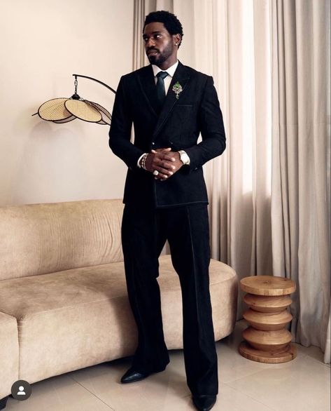 Md Suit Ideas, Old Fashion Suits For Men, Formal Suits Men Prom, Black Man Suit Aesthetic, Black Men Prom Suits, Prom Suits For Black Men, Black Prom Suits For Guys, Prom Ideas Men, Man In Suit Aesthetic