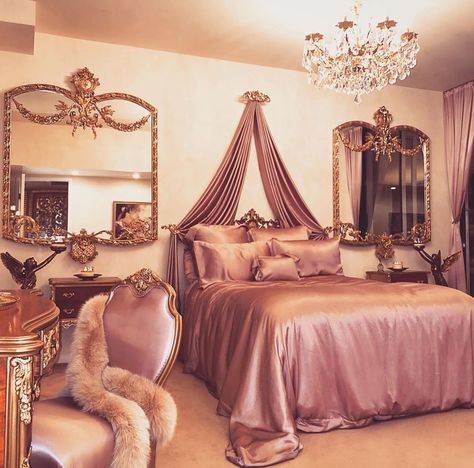 Royal Room, Royal Bedroom, Fancy Bedroom, Bedroom Ideas Aesthetic, Aesthetic Bedroom Ideas, Cute Bedroom Decor, Aesthetic Rooms, Decoration Inspiration, Cute Room Decor