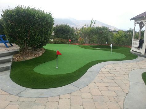 Putting green, pavers, sand trap combination. Playground Landscaping, Green Backyard, Diy Playground, Green Diy, Garden Wallpaper, Backyard Playground, Backyard Games, Dream Backyard, Mini Golf