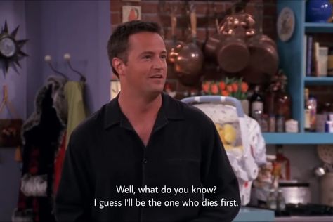 RIP Chandler Bing 💔. #friends Chandler Bing Iconic Lines, Chandler Bing Quotes, Friends Tv Quotes, Alexa & Katie, Monica And Chandler, Friends Scenes, Friends Tv Series, Joey Tribbiani, Friends Moments