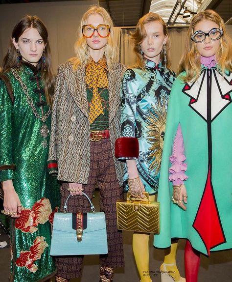 Fall 2016 Ready-to-Wear Gucci Vintage Gucci Outfit, 70s Maximalism Fashion, Gucci Moodboard, Gucci Interior, 70s Gucci, Gucci Ready To Wear, Layering Street Style, Maximalism Fashion, Gucci 2016