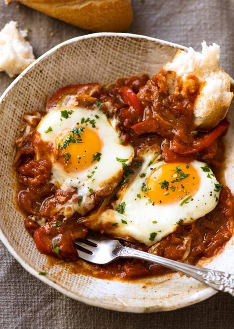 Shakshuka - Middle Eastern baked eggs in a bowl, ready to be eaten Middle Eastern Shakshuka Recipe, Eggs Shakshuka, Shashuka Recipe Eggs, Shakshouka Eggs Recipe, Shaksusha Eggs, Egg Benedict, Falafels, Baked Eggs Recipe, Recipe Tin