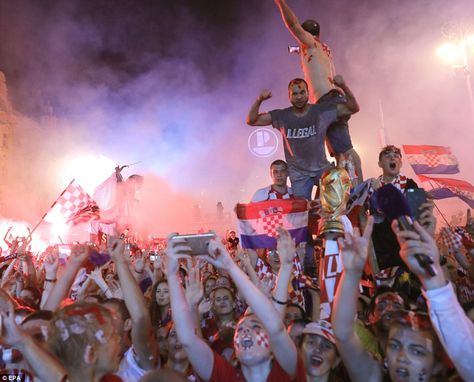 Croatian Football Team, Croatian Football, Croatia Pictures, Croatia Football, World Cup Trophy, Croatia Beach, Zagreb, Football Team, World Cup