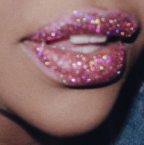 Makeup Tumblr, Hot Pink Lips, Glitter Images, Lip Makeup Tutorial, Glitter Lips, Trendy Makeup, Vintage Makeup, Pink Makeup, Glitter Makeup