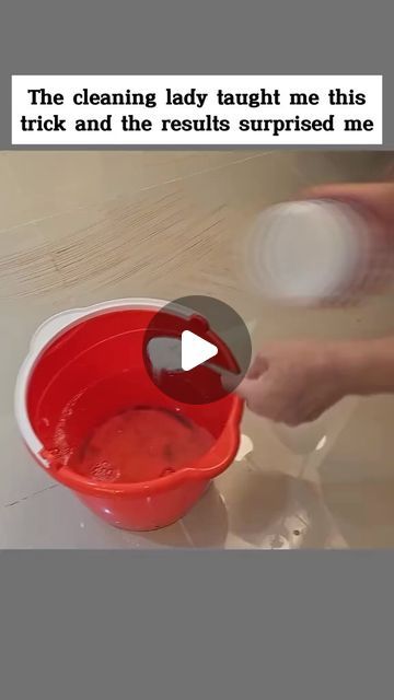 @home2tips on Instagram: "Follow 👉 @home2tips for more helpful tips like this one!  The cleaning lady taught me this trick and the results surprised me." Tile Floor Cleaning Hacks, Ocedar Mop Hack, Tile Cleaning Hacks, Cleaning Tips For Home, Healthy Cleaning Products, Floor Cleaning Hacks, Cleaning Vinyl Floors, Monica Gellar, The Cleaning Lady