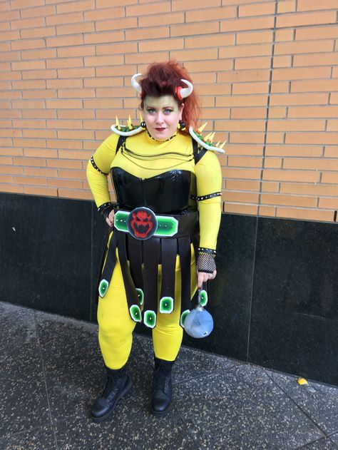 Lady Bowser cosplay from Super Mario Bros. Bowser Outfit Ideas, Dry Bowser Costume, Bowser Cosplay, Bowser Costume, Kid Costumes, Mario Costume, Plus Size Cosplay, Awesome Cosplay, Cos Play