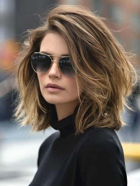 This tousled blonde bob is the epitome of modern elegance in a Fall Haircut. With its soft waves and natural blonde highlights, this style offers an effortlessly chic look that’s perfect for the season. The layers add volume and texture, making it a versatile choice for both day and night. Embrace the laid-back vibe with this understated yet sophisticated cut. Bob Just Above Shoulders, 2024 Lob Haircuts, Brunette Layered Bob, Dimensional Brunette Short Hair, Balayage Bob Hair, Old Money Bob, Short Hair Outfit, Collarbone Hair, Bob Hair Color Ideas