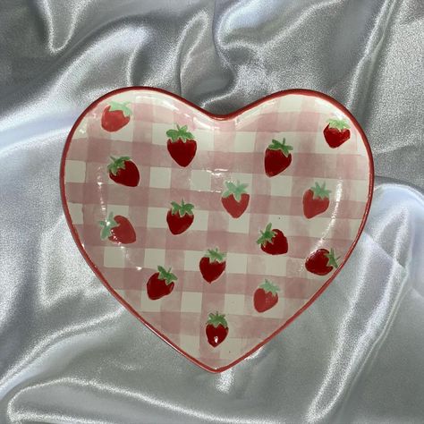 Heart Plates Ceramic, Kiwi Pottery Painting, Color Me Mine Strawberry, Heart Shaped Pottery Painting Ideas, Ceramic Heart Bowl, Valentine Pottery Painting Ideas, Heart Pottery Painting Ideas, Gingham Pottery Painting, Heart Pottery Ideas