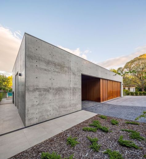 Corten and concrete: Modern Carport, Garage Designs, Concrete Houses, Concrete Architecture, Concrete Home, Concrete Building, Mid Century Architecture, Concrete House, Garage Design