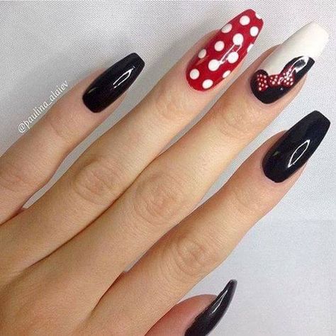 Black disney nails Disney Halloween Nails, Disney Nail Art, Disneyland Nails, Food Disney, Disney Acrylic Nails, Minnie Mouse Nails, Disneyland Secrets, Mickey Nails, Pretty Nail Designs