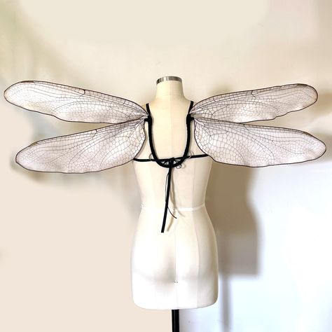 ✨Silk organza dragonfly costume wings! What is a good price for these wings? ✨ This is my first pair of full-sized dragonfly wings. They measure 40 inches in diameter. I just added them to my Etsy shop, link in my bio here: @moon.moth.wings #etsycreatorco #afflink #ad More silk fairy wings are in the works, so be sure to follow me 🍄🦋✨ #Faecore #fairycore #cottagecore #cottagecoreaesthetic #fairywings #Fairymagic #faecore #fairycoreaesthetic #renfest #renfaire #fairywings #fairycoreaest... Dragonfly Costume, Silk Organza Fabric, Cute Halloween Outfits, Wings Fairy, Costume Wings, Butterfly Costume, Moth Wings, Fairy Outfit, Moon Moth