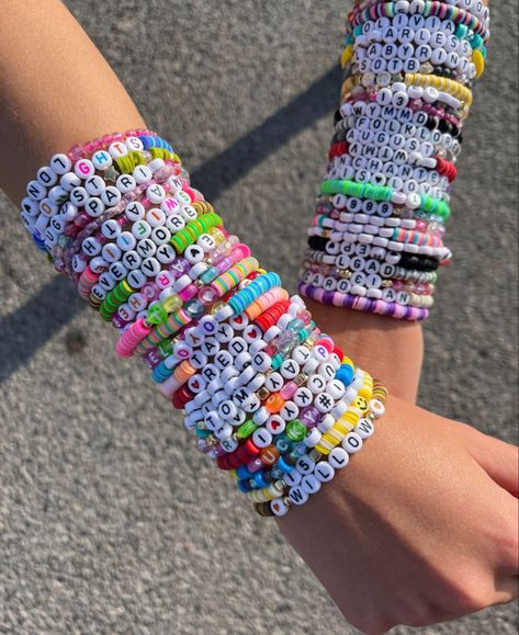 Cute Friendship Bracelets, Happy Model, Taylor Swift Party, Taylor Swift Birthday, Friendship Bracelets With Beads, Friendship Bracelets Designs, Estilo Taylor Swift, Photo Fun, Photography London