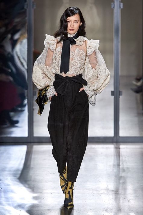 Baroque Fashion, Fall Fashion Trends, Vogue Paris, New York Fashion Week, Couture Fashion, New York Fashion, Look Fashion, Autumn Winter Fashion, Runway Fashion