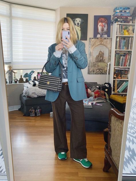 What I Wore This Week | Sweatshirt | Vintage Trousers | Blazer | Sneakers | Purse | Fashion Over 40 | Over 40 Fashion | Style Over 40 | livelovesara Casual Blazer Outfit Women, Edgy Capsule Wardrobe, Capsule Packing, Blazer Street Style, Blazer Outfits Casual, Outfit Options, Academia Outfits, Blazer Outfits For Women, Vintage Trousers