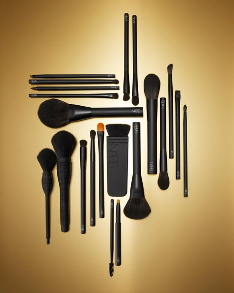 Introducing an all-new lineup of 21 makeup brushes designed for ultimate artistry. Made from durable synthetic fibers, each brush was customized for use with all of François Nars’ signature techniques. #narscosmetics #narsbrushes #makeupbrushes #brushes #makeuptools #holidaybeauty #holidaymakeup Makeup Brush, Makeup Brush Photoshoot, Charlotte Tilbury Lipstick Swatch, Makeup Brush Product Photography, Makeup Brushes Background, Luxury Makeup Brushes, Armani Makeup, Luxury Makeup Brush Set, Photoshoot Makeup