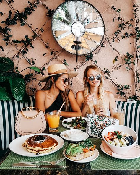 We Found the Most Instagrammed Brunch in LA Girls Brunch Aesthetic, Gals Brunch, Brunch Pictures, Brunch Vibes, Julie Sarinana, Girls Brunch, Leonie Hanne, Beverly Hills Hotel, La Girl