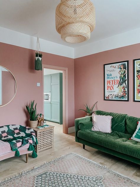 Green Sofa Living Room, Set Sofa, Pink Living Room, Colourful Living Room, Green Sofa, Room Color Schemes, Living Room Green, Pink Bedroom, Hem Design