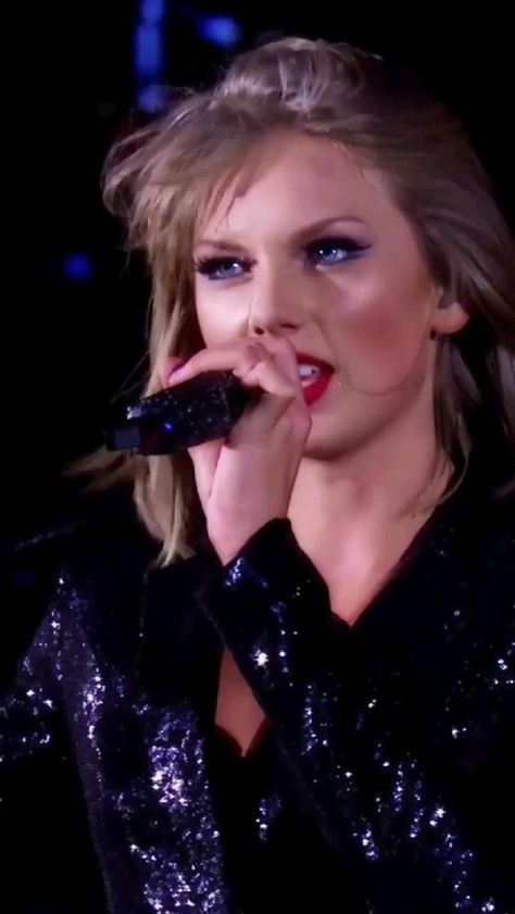 Anger Photography, Taylor Guitar, Singing Group, Taylor Swift Music, Country Music Lyrics, Country Song Lyrics, Taylor Swift Videos, Taylor Swift Hair, Taylor Swift Songs