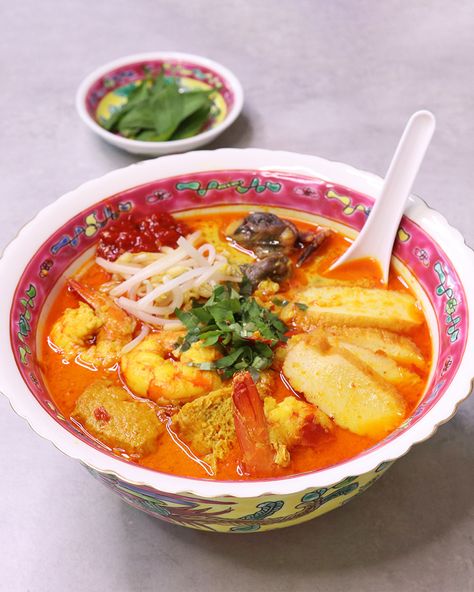 Singapore Laksa Recipe, Laksa Soup Recipe, Singapore Laksa, Laksa Recipe, Laksa Soup, Tofu Chicken, Dried Chillies, Rice Vermicelli, Chicken And Shrimp