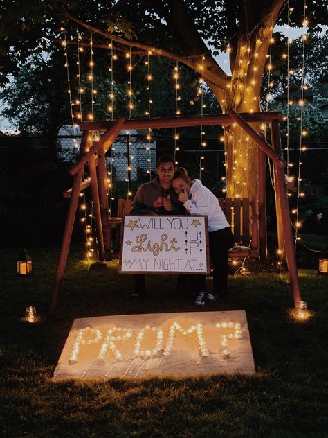 Romantic Promposal, Best Promposal, Promposal Ideas For Him, Creative Prom Proposal Ideas, Cute Promposals, Promposal Ideas, School Dance Ideas, Prom Posters, Cute Homecoming Proposals