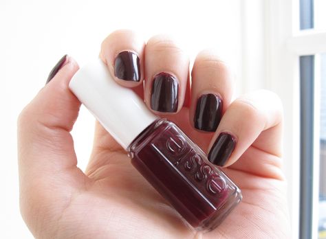 NOTD: Essie - Shearling Darling Essie Shearling Darling, Beauty And Lifestyle, Essie, Nail Ideas, Lifestyle Blog, Nail Polish, Lifestyle, Nails, Beauty