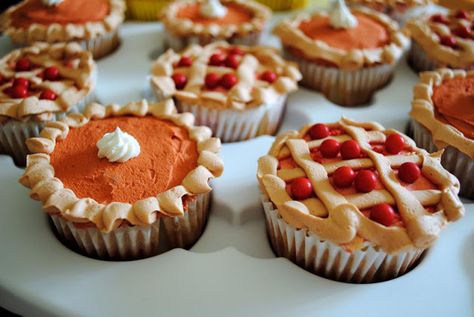 decorated thanksgiving cupcakes | One-Eyed Girl: thanksgiving pie cupcakes Thanksgiving Pie Cupcakes, Thanksgiving Baking, Thanksgiving Cupcakes, Pie Cupcakes, Thanksgiving Pie, Pastel Cupcakes, Fall Cupcakes, Thanksgiving Cakes, Thanksgiving Pies