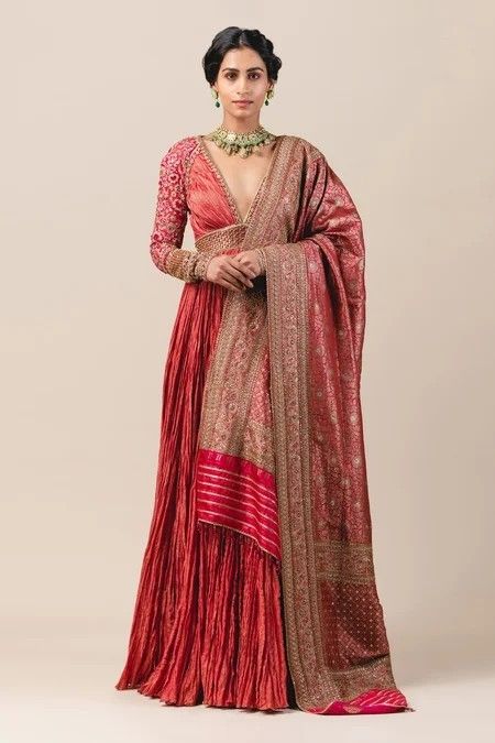 Tarun Tahiliani Anarkali, Tarun Tahiliani Bridal, V Neck Anarkali, Brocade Dupatta, Chanderi Anarkali, Floral Anarkali, Wedding Lehenga Designs, Anarkali Dress Pattern, Tulle Sleeves