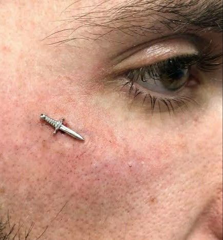 Dermal Ideas, Microdermal Piercing Face, Face Dermal, Microdermal Piercing, Dermal Jewelry, Eyebrow Piercing Jewelry, Eyebrow Jewelry, Face Piercings, Cool Piercings